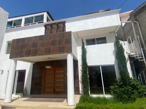 Residencia en venta frente a Aurrera de Tulipanes